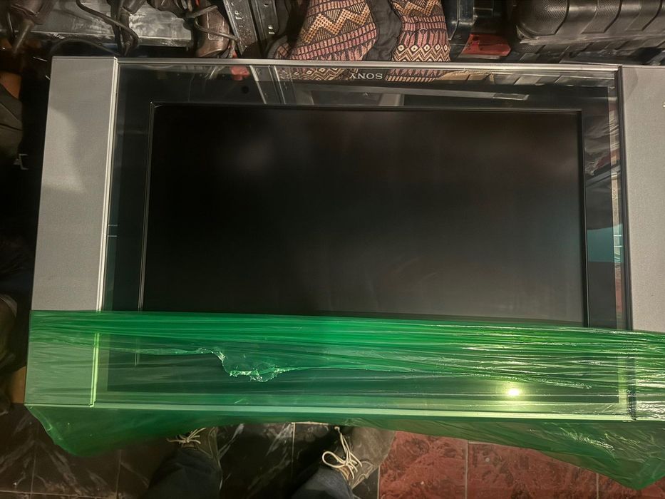 телевизор Sony и система на Sony - home theater.