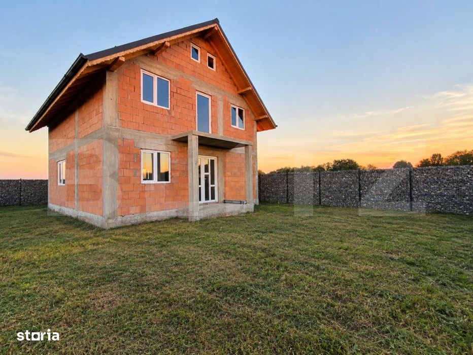 Casa P+M cu teren 486mp, Halchiu