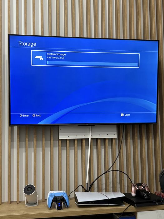 PS4 slim  1 TB, 2 controllere cu statia de incarcare