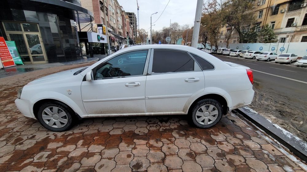 Ласетти 1.8 сотилади