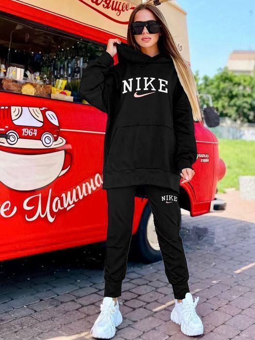 Спортивный костюм женский