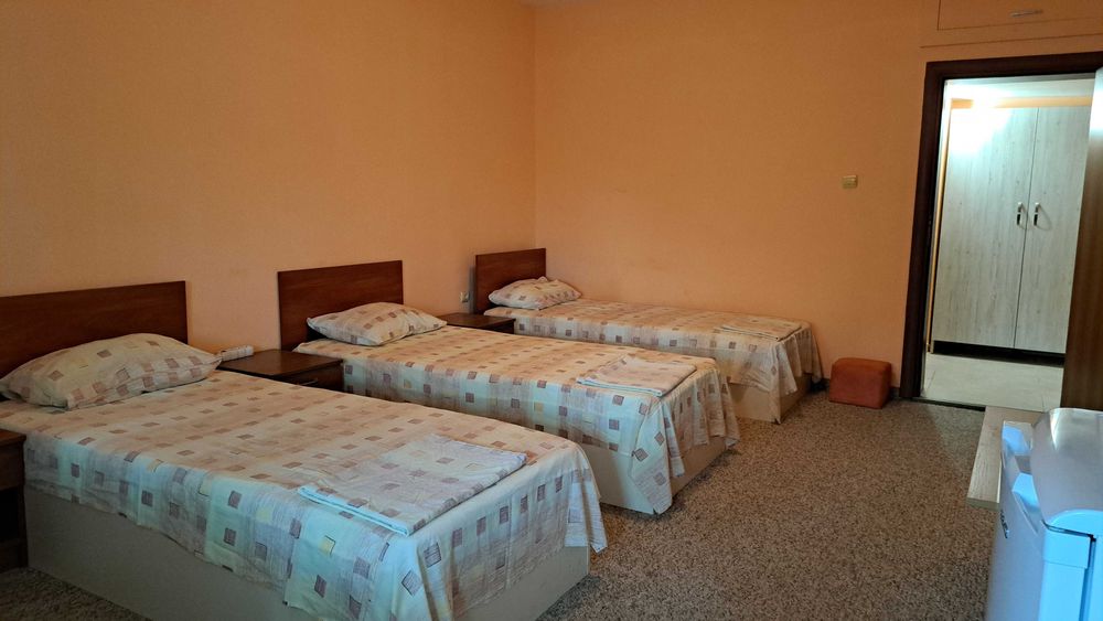 Дава се под наем Тристаен апартамент в к.к. Слънчев бряг - 80 кв.м за 459 € - Снимка #1