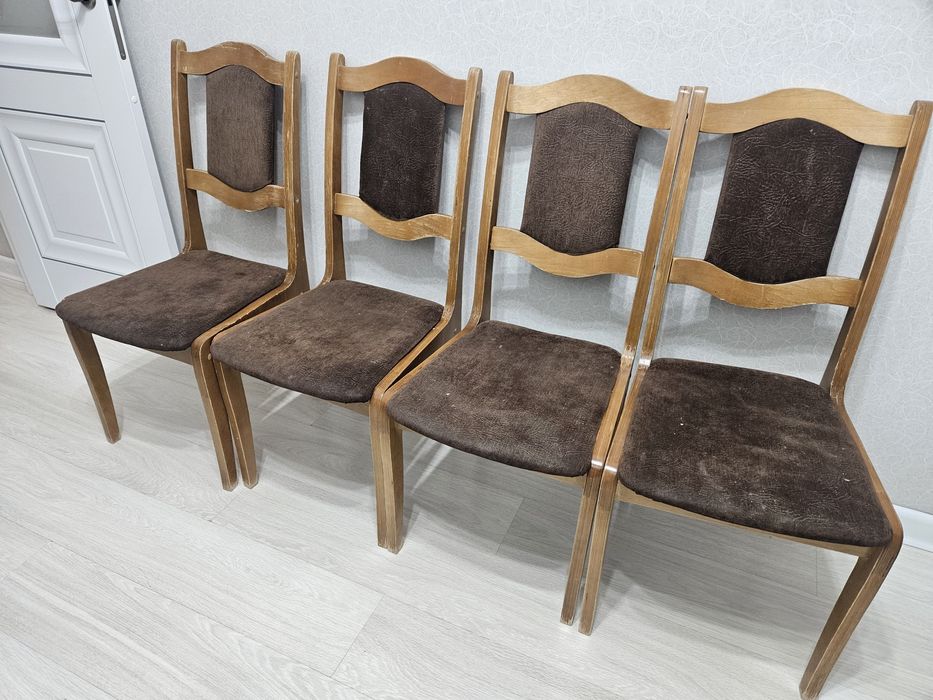 Продам стол круглый и 4 стула