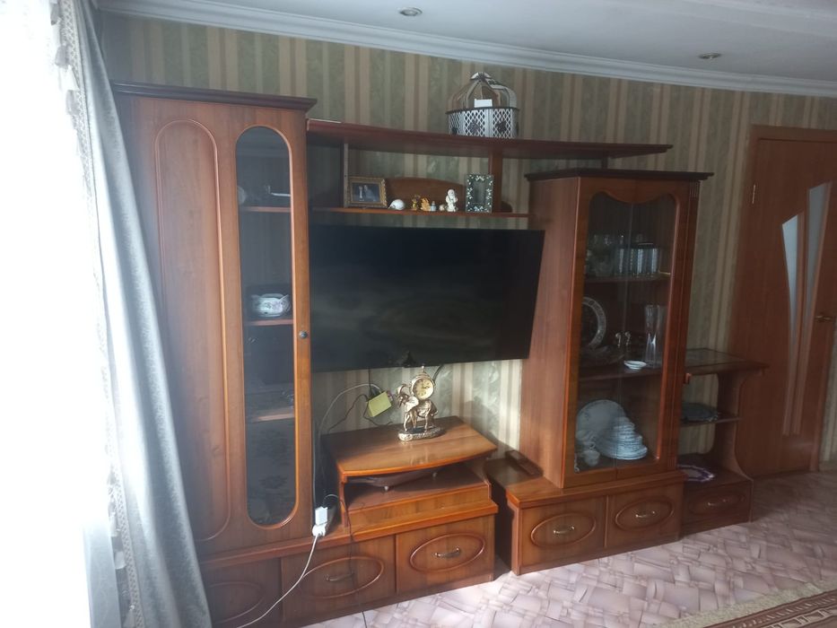 Зальная стенка в нормальном состоянии