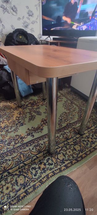 Продам стол обеденный