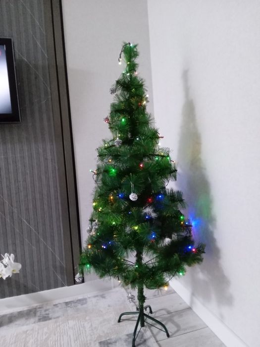 Продам  ёлку искусственную