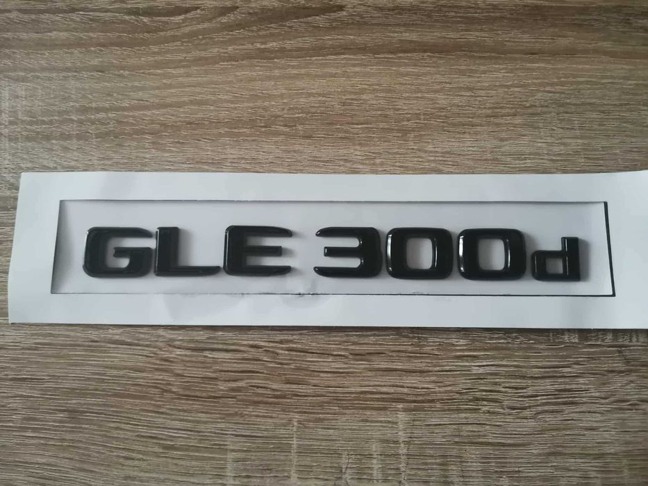 черен надпис Mercedes Benz GLE 300d