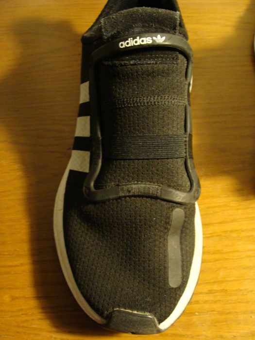 Vand adidasi ultimul model