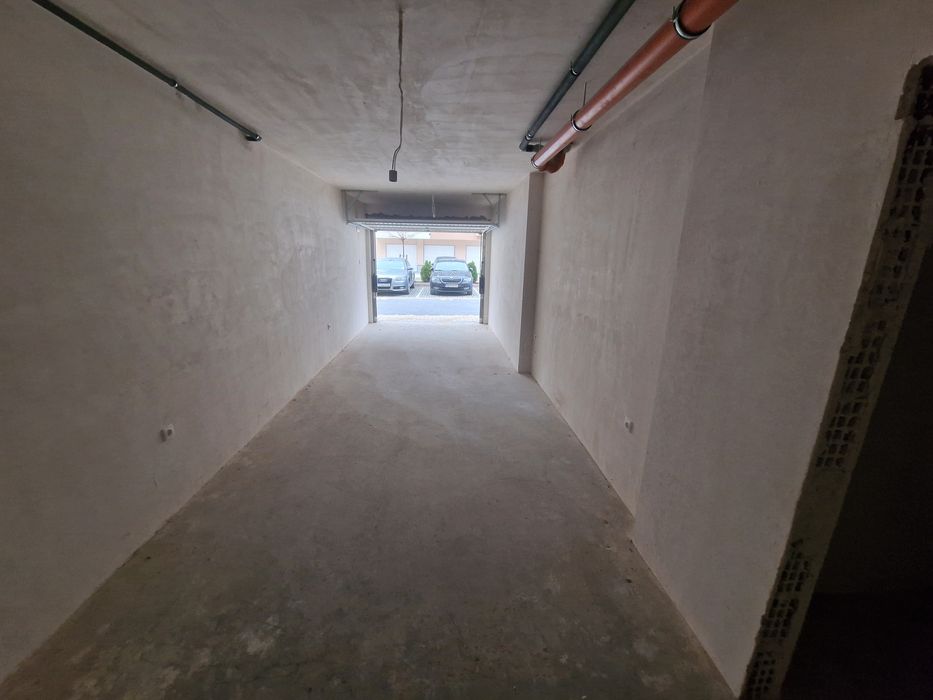 Дава се под наем Гараж / Паркомясто в Пловдив, Остромила - 35 кв.м за 119.34 € - Снимка #1