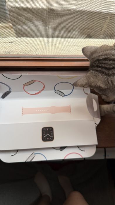 Продам Apple watch SE