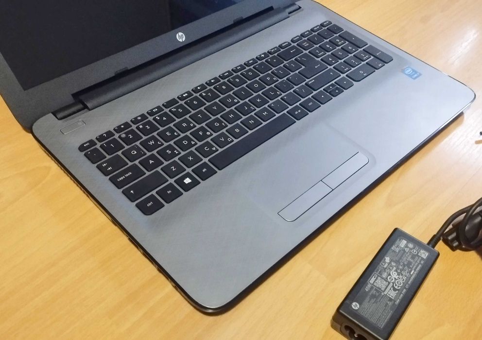 HP 15, Intel Core I7, 8GB RAM, SSD 240GB, HD Graphics, baterie 2 ore