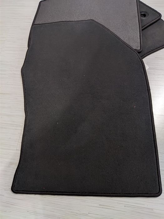 Комплект оригинални стелки за тойота приус(2016-2022) нови