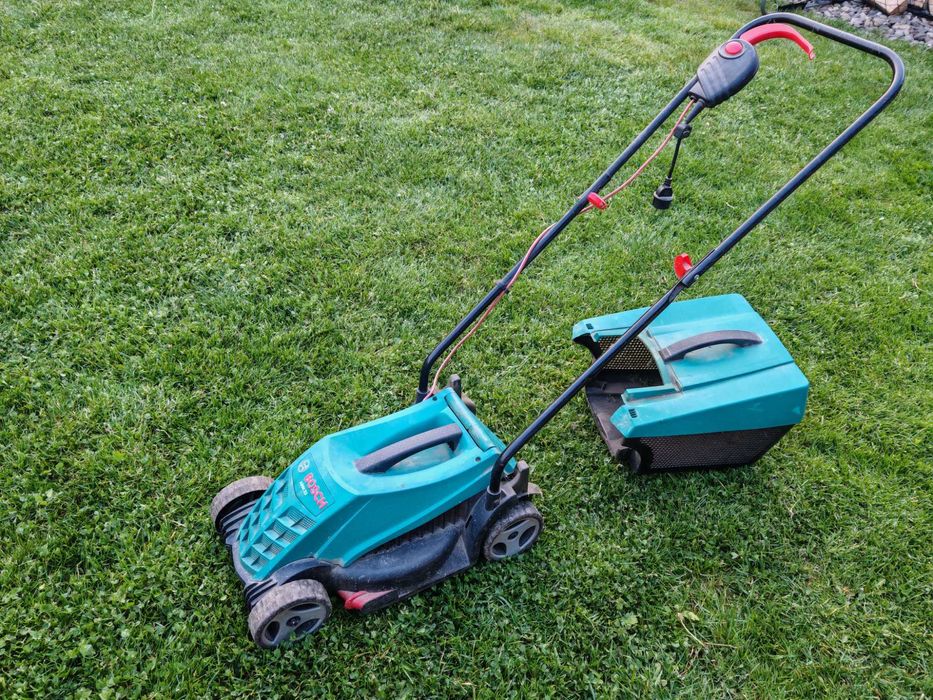 Masina tuns gazon Bosch Arm 32 electrica