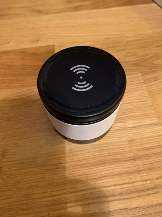 Boxa cu incarcator wireless