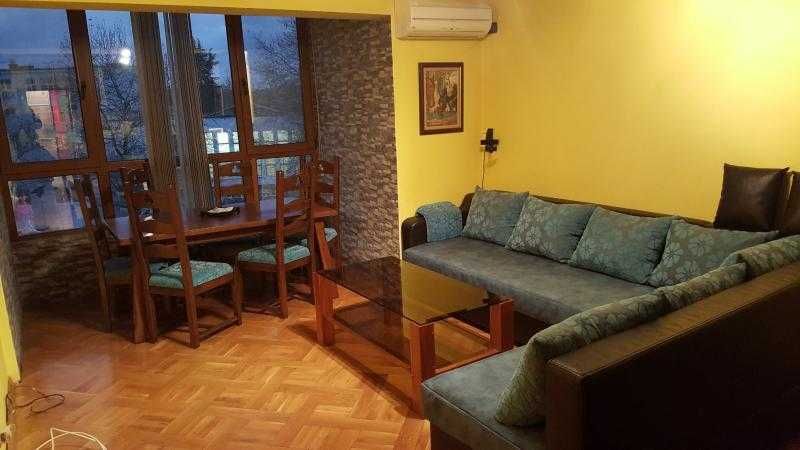 Голям тристаен апартамент в Лазур