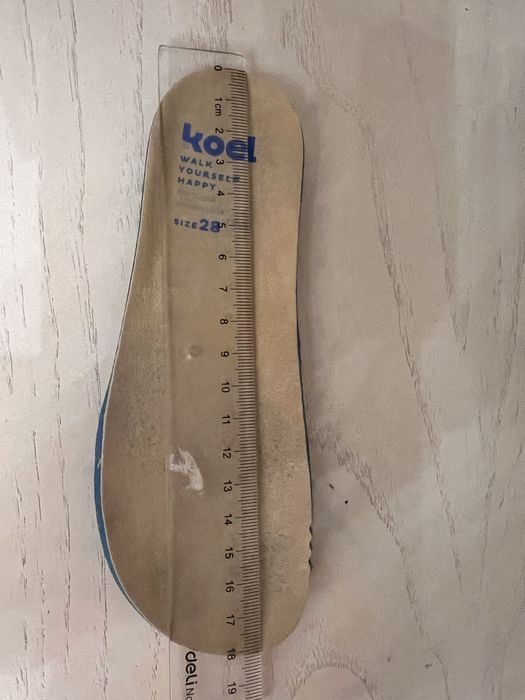Детские кроссовки Koel 28р
