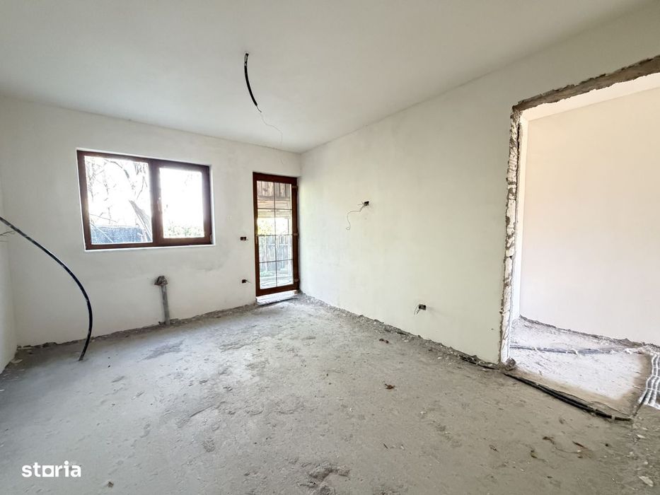 Casa - Zona Ultracentrala, Mioveni, zona Pompieri, 750 mp, deosebita