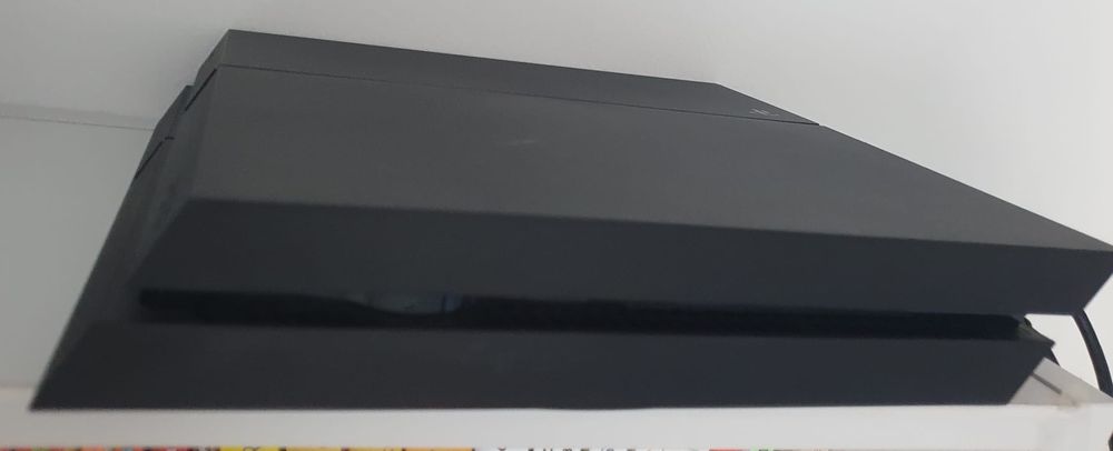 Ps 4 slim in stare foarte buna!