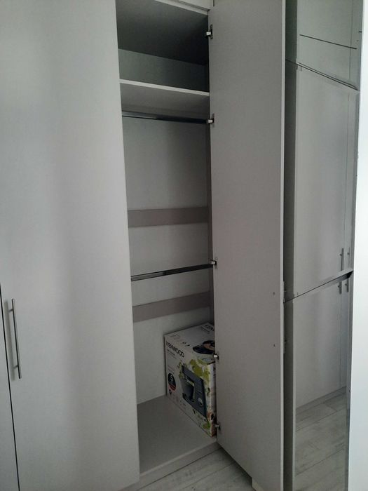 Шкаф, стеллаж с полками