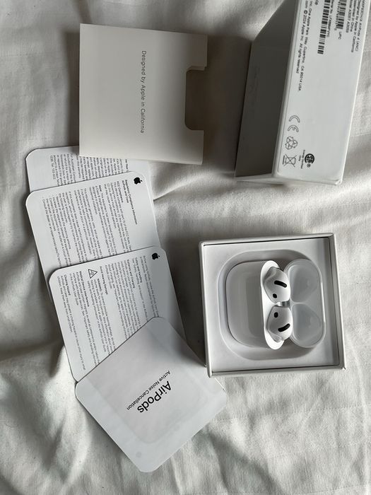 Airpods 4 with active noise cancellation