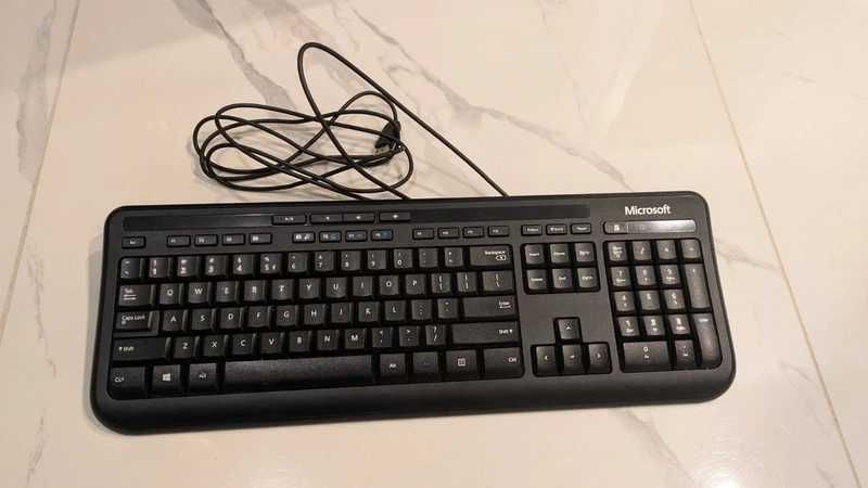 Tastatura Microsoft cu fir