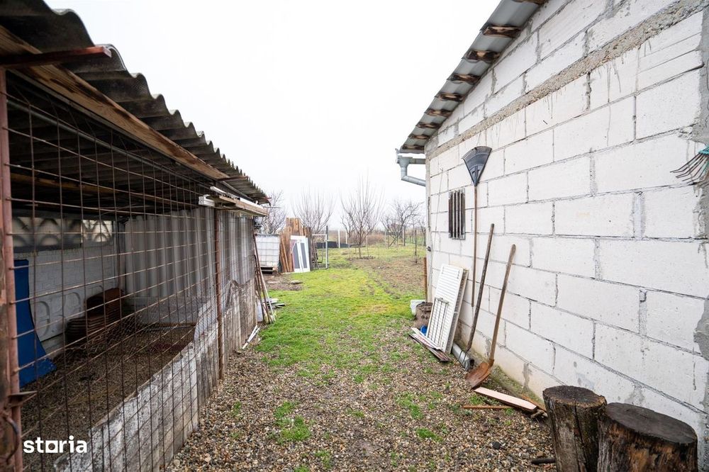 Casa cu 4 camere si 1000 mp teren Santandrei