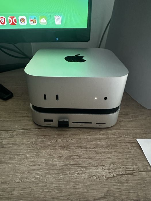 Mac Mini PC Apple cu procesor Apple M4, 10 nuclee CPU and 10 nuclee GPU, 16GB, 256GB SSD, INT KB
