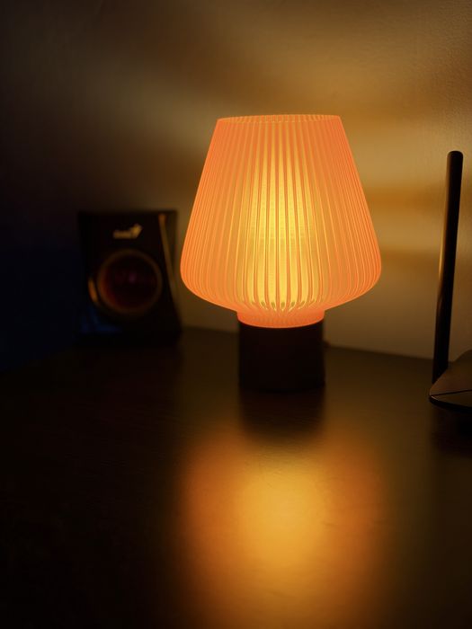 Lampā decorativă printată 3D .Design modern & eco-friendly.