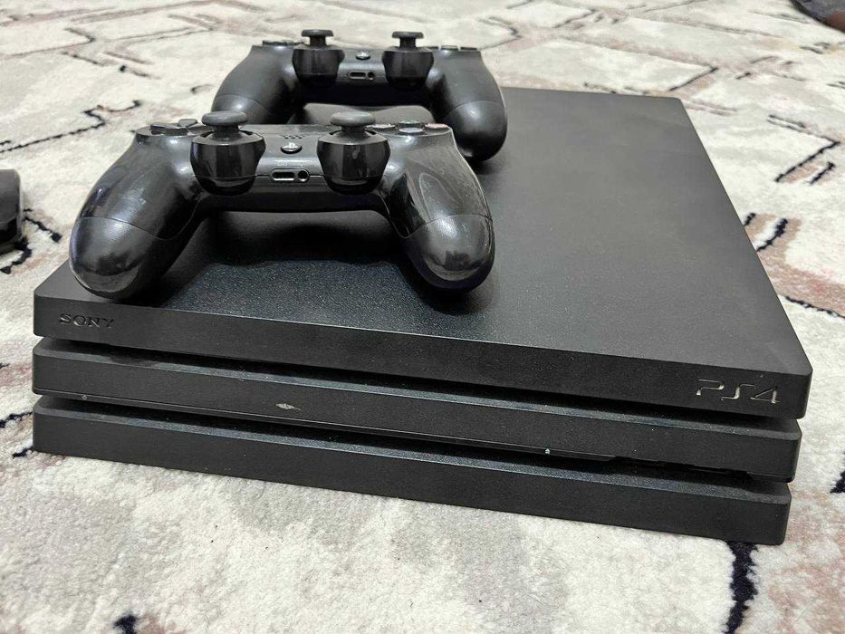 PS4 PRO 1TB sotiladi