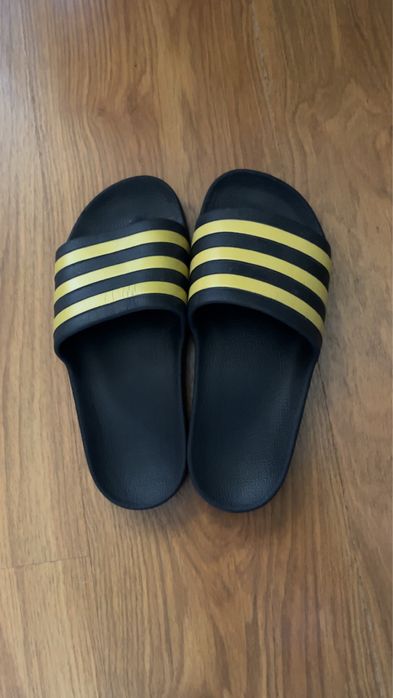 Slapi adidas marimea 39