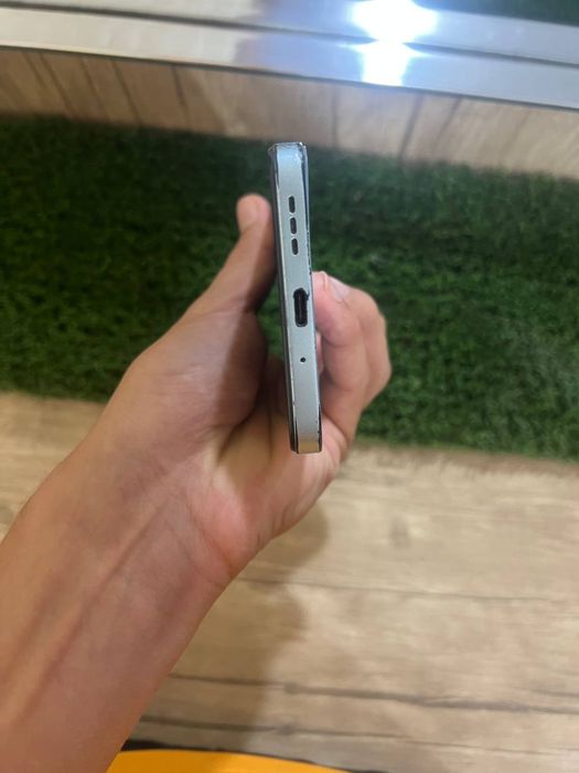 Redmi 13 C iwlawi yaxwi kar dak bo aybi qralari qrilgan joyi bor 128gb