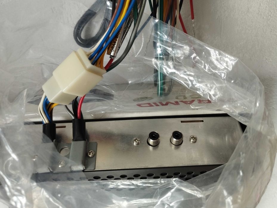 Продавам усилвател еквалайзер за кола Pyramid 705CD