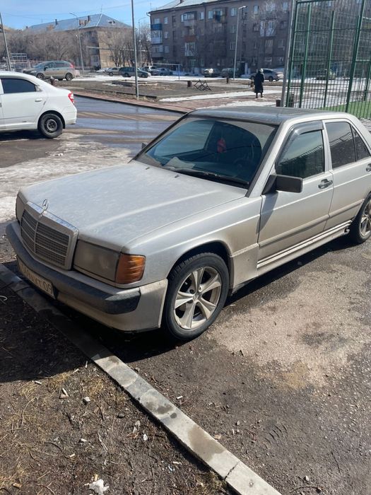 Мерседес 190.