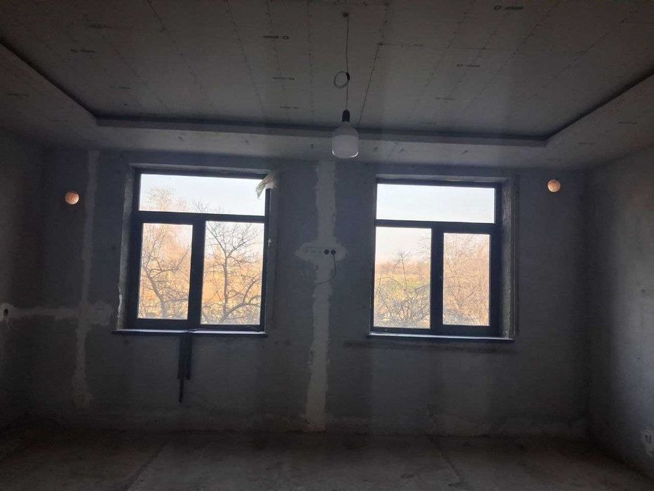 Дустлик худудида жойлашган 20 хонали ховли сотилади