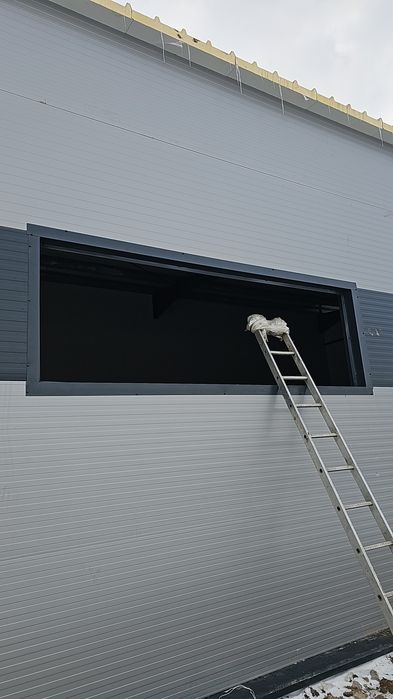 Executam hale metalice hala pe stoc 12x40x4 Cu panouri sanvis