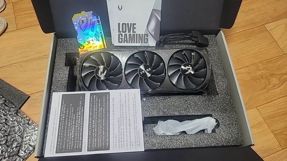 4070ti super OC  16gb TRITINITY BLACK EDITION Zotac
