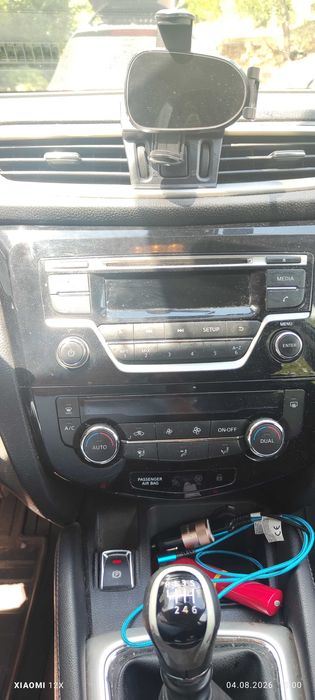 Продавам Радио,carplay и стойка за телефон на   Nissan Qashqai j11
