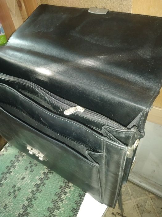 Продам кожаный портфель
