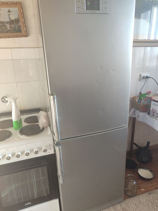 Продам холодильник двух камерныц