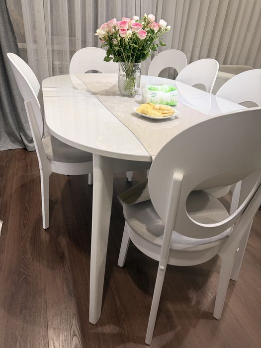 Стол со стульями