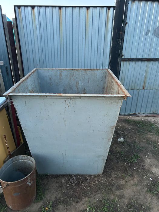 Мусорный контейнер