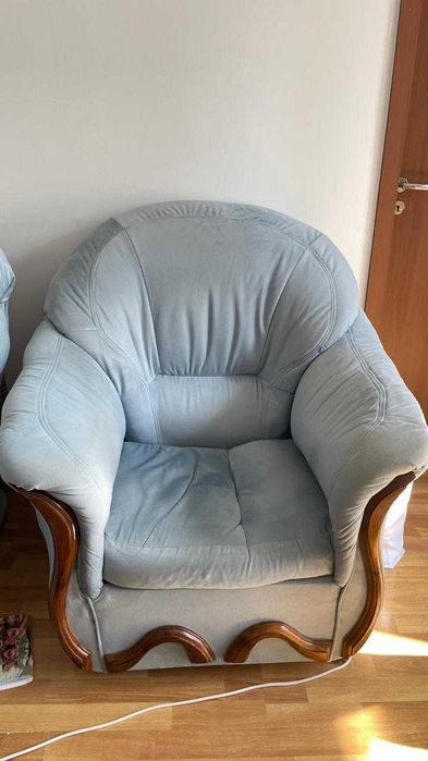 Продаю диван  + 2 Кресла