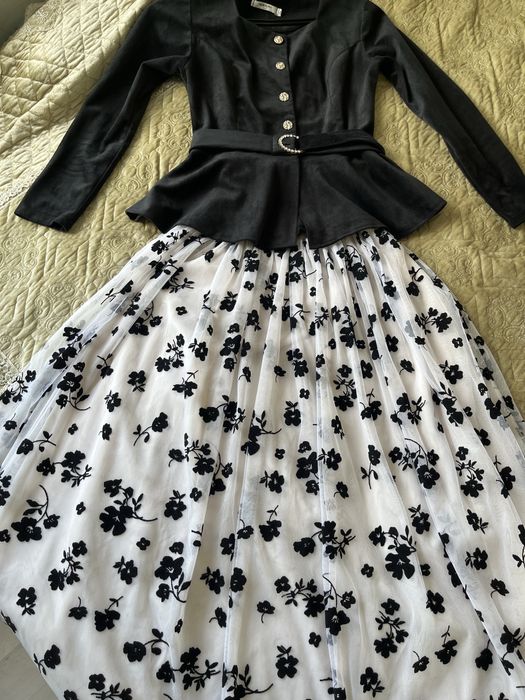 Продаю платья красивые