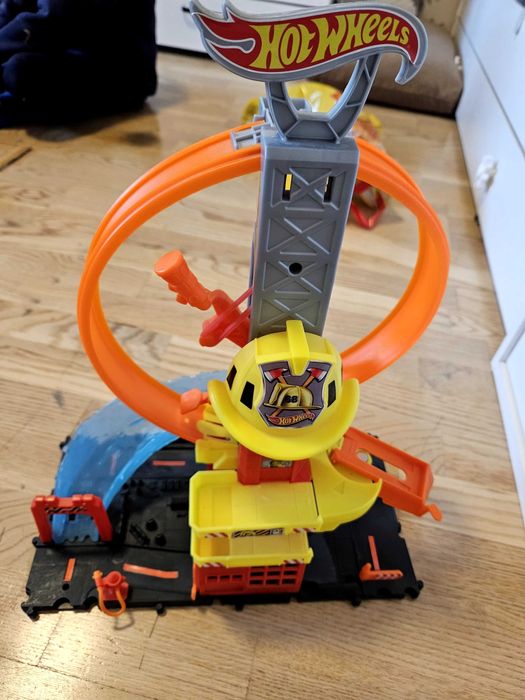 Hot wheels писта пожарна
