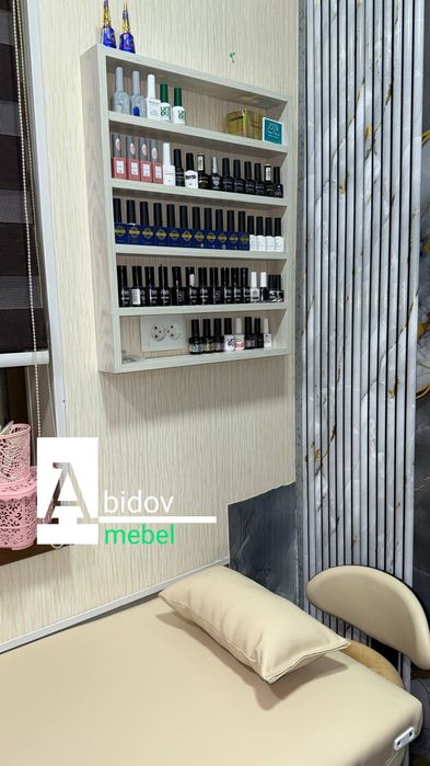 Навесной полка для лаков и для других предметов интерьера.