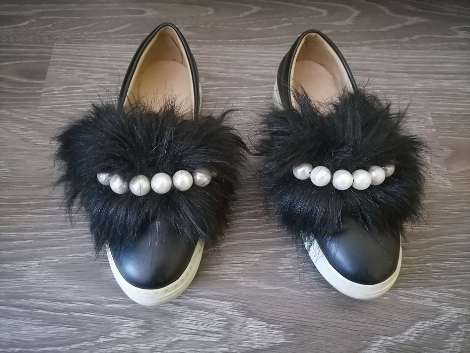 Много обувки . Всички са 37 номер