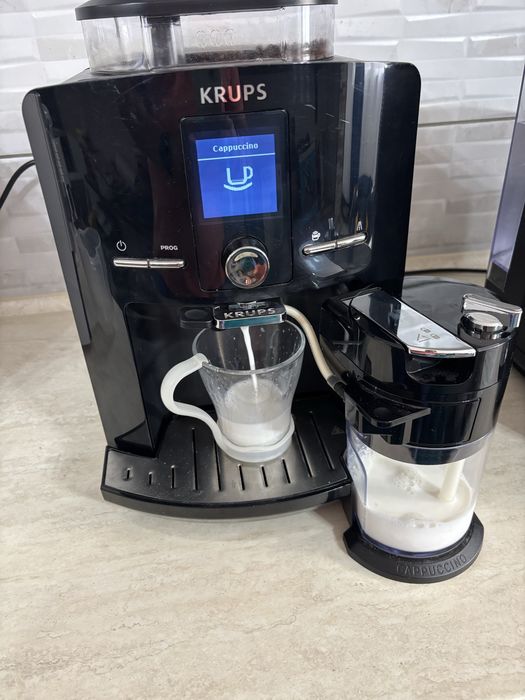 Expresor Krups cu cana de lapte