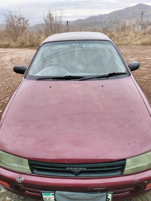 Машина Тойота Карина