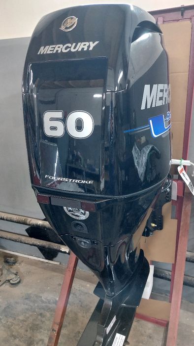 Водный транспорт продам двигатель новый