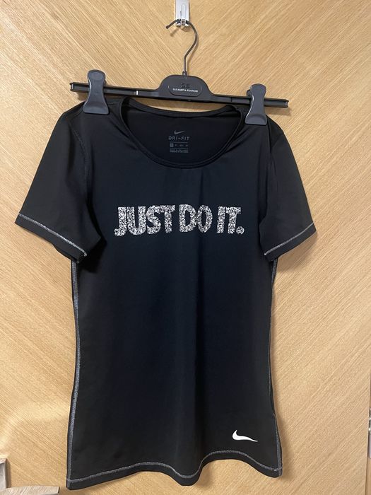 Дамска тениска Nike